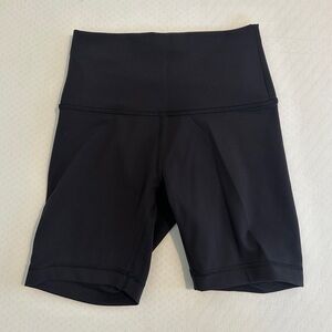 Lululemon Wunder Train High Rise Short 6” in Black size 4